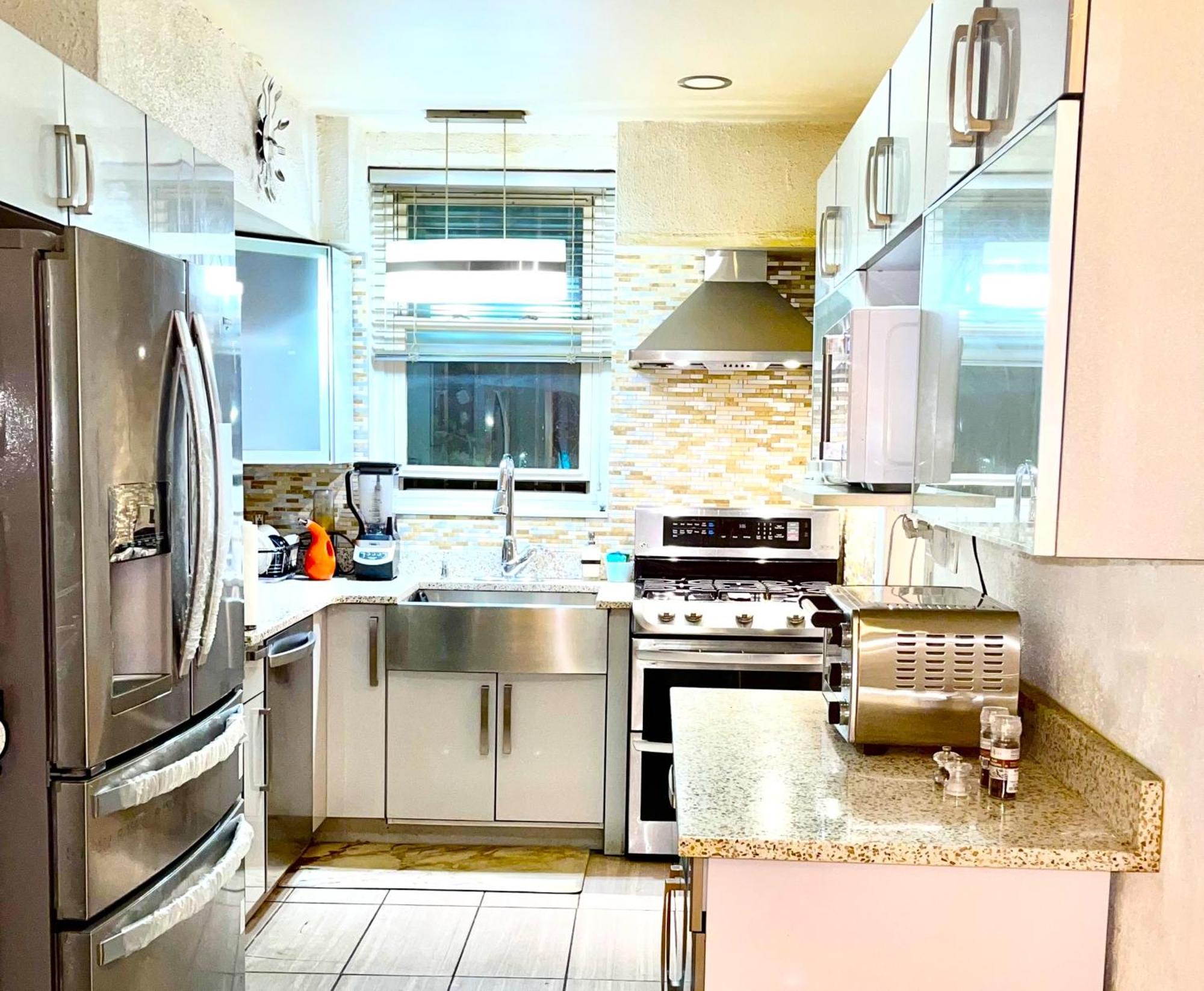 Lga Airport 3 Mins, 3 Bedroom Duplex House, Parking And Private Backyard, 9Mins Subway! New York Exterior foto